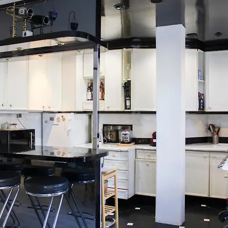 Parisian Duplex Close To Transport Daire Paris