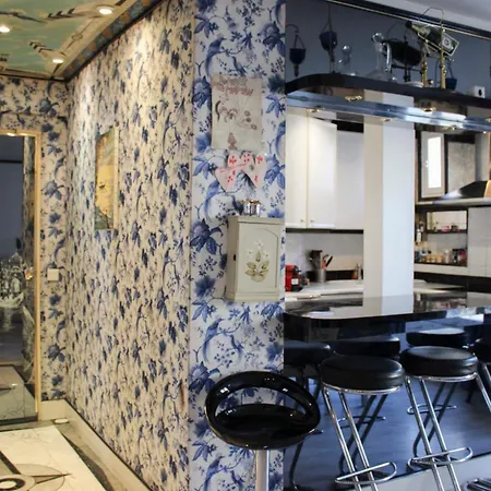 Parisian Duplex Close To Transport