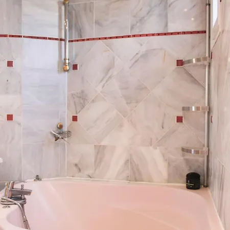 Parisian Duplex Close To Transport Paris