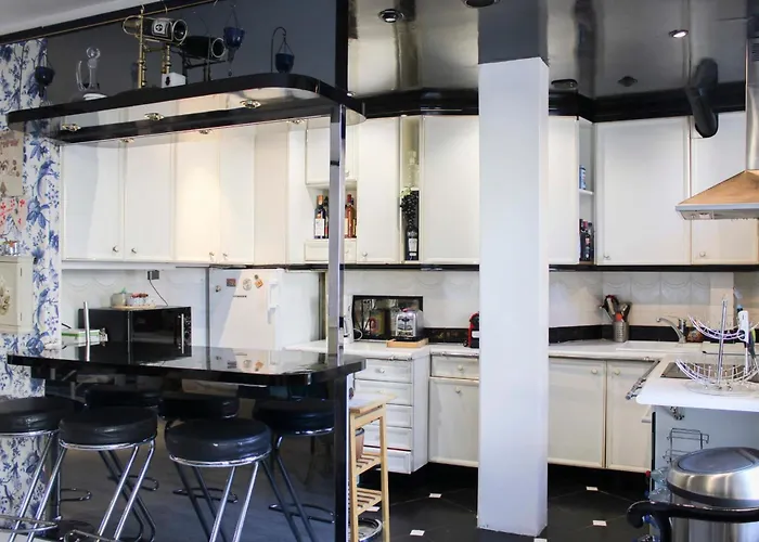 Parisian Duplex Close To Transport Daire Paris
